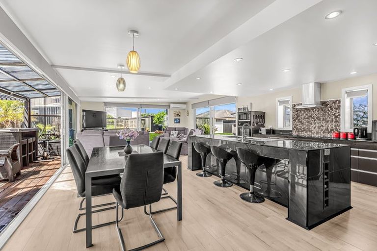 Photo of property in 7 Mermaid Place, Whitianga, 3510