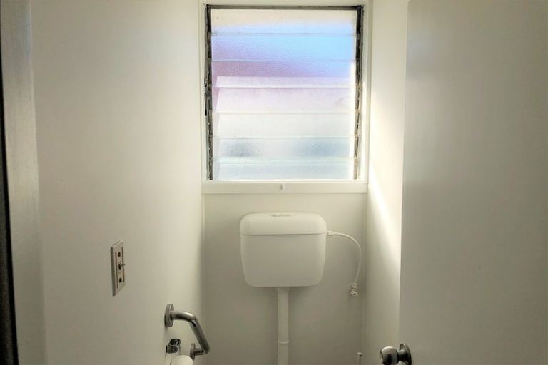 Photo of property in 32 Barbary Avenue, Kelston, Auckland, 0602