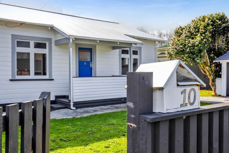 Photo of property in 10 Erin Street, Hawera, 4610
