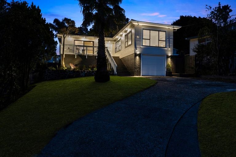 Photo of property in 19 Highland Avenue, Titirangi, Auckland, 0604