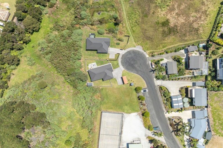 Photo of property in 9 Loke Crescent, Coopers Beach, 0420