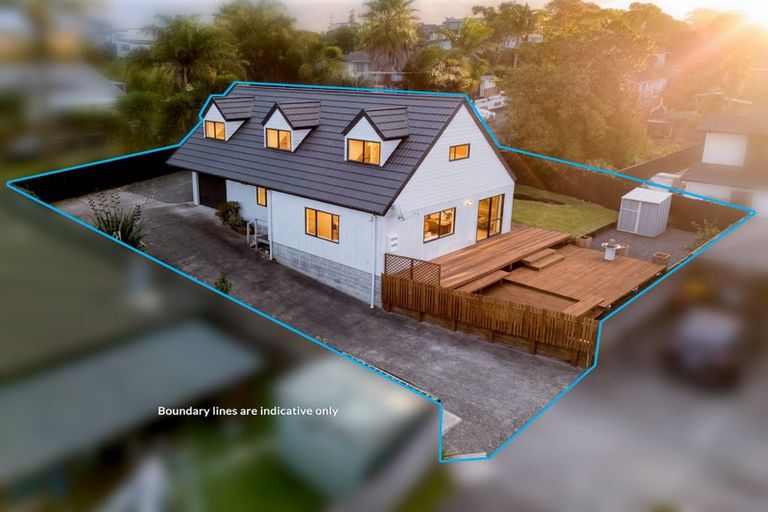 Photo of property in 54 Zefiro Drive, Massey, Auckland, 0614