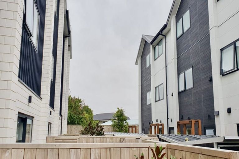 Photo of property in 7/22 Yeovil Road, Te Atatu Peninsula, Auckland, 0610