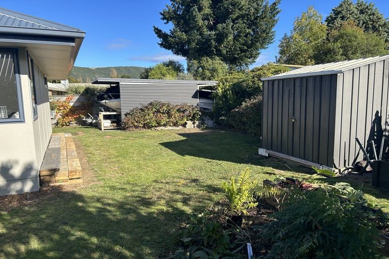 Photo of property in 14 Lakemere Way, Kinloch, Taupo, 3377