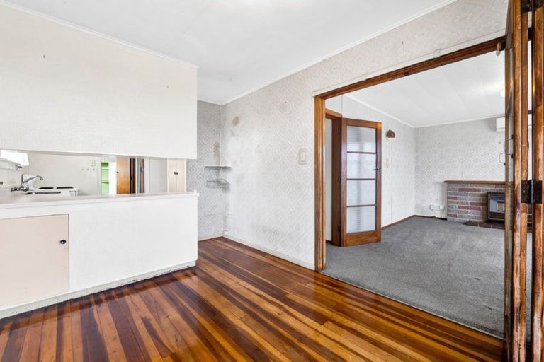 Photo of property in 79 Omata Road, Marfell, New Plymouth, 4310