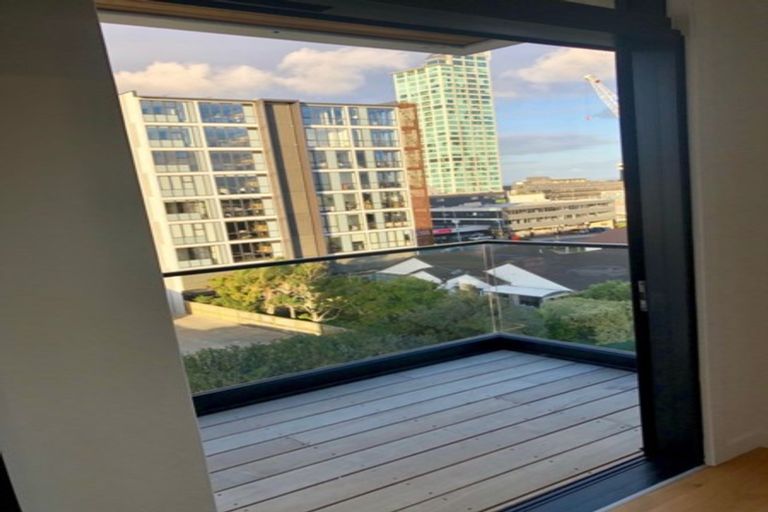 Photo of property in Frank Sargeson Apts, 405/74 Anzac Street, Takapuna, Auckland, 0622
