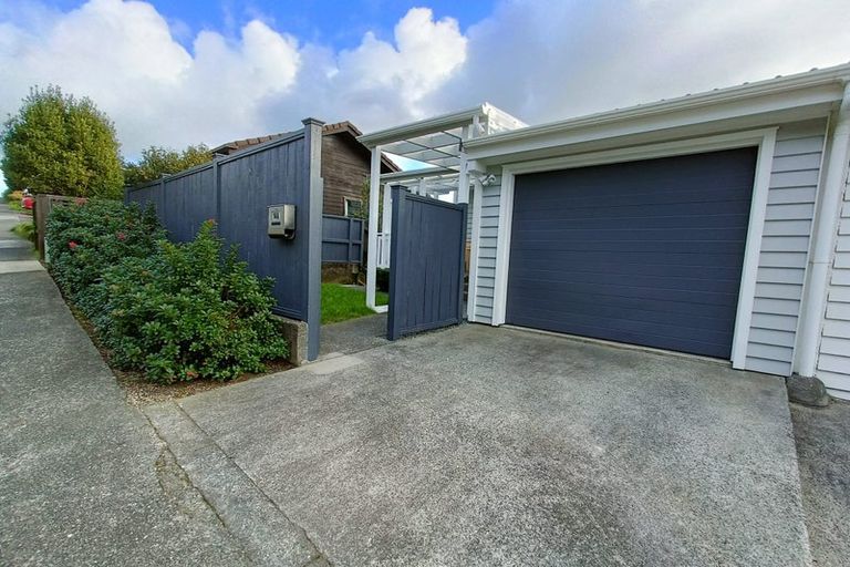 Photo of property in 14a Parklands Drive, Karori, Wellington, 6012