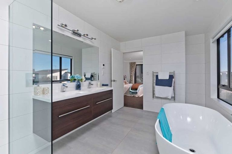 Photo of property in 5 Shelby Place, Long Bay, Auckland, 0630