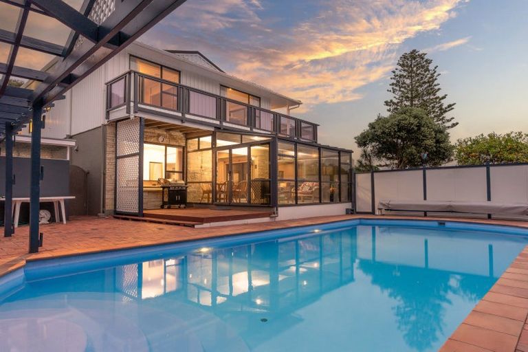 Photo of property in 14 Cavendish Square, Strathmore Park, Wellington, 6022