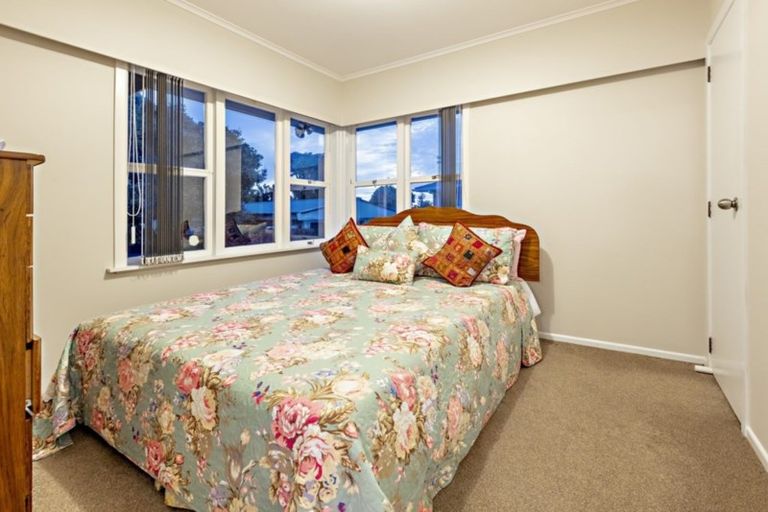 Photo of property in 142 Russell Road, Manurewa, Auckland, 2102