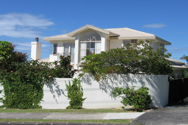 Photo of property in 19 Orchard Road, Browns Bay, Auckland, 0630
