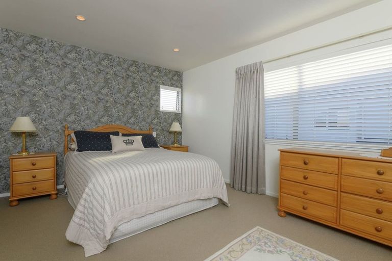 Photo of property in 6a Devon Road, Bucklands Beach, Auckland, 2012
