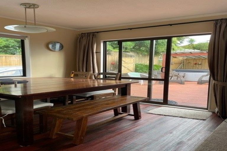 Photo of property in 1/86 Browns Bay Road, Rothesay Bay, Auckland, 0630