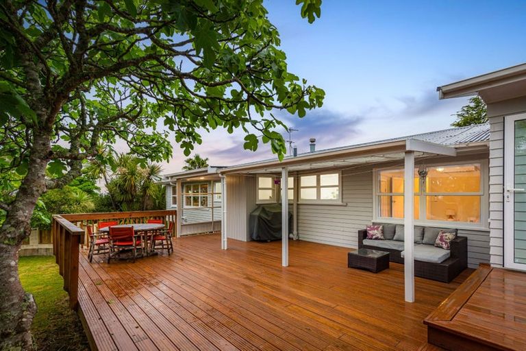 Photo of property in 114a Colwill Road, Massey, Auckland, 0614
