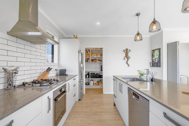 Photo of property in 6 Tavarnya Way, Patumahoe, Pukekohe, 2679