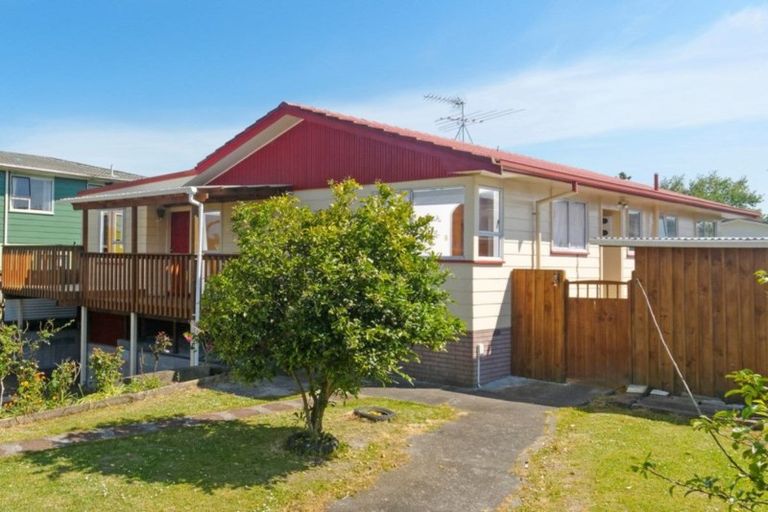 Photo of property in 38 Larissa Avenue, Henderson, Auckland, 0610
