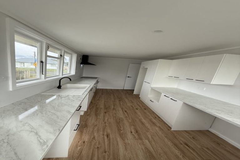 Photo of property in 1 Robertshawe Crescent, Dannevirke, 4930