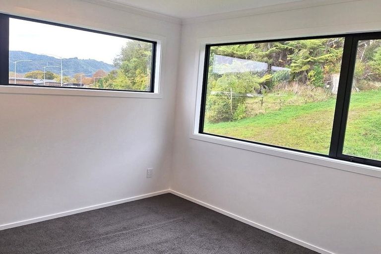 Photo of property in 15 Joseph Bolton Crescent, Wallaceville, Upper Hutt, 5018
