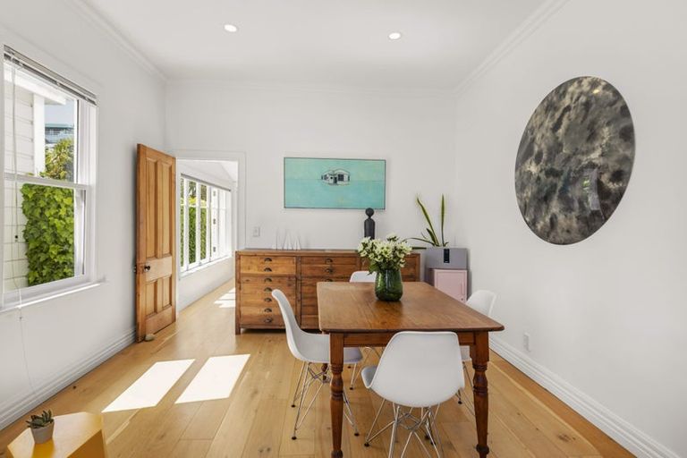 Photo of property in 18 Moir Street, Mount Victoria, Wellington, 6011