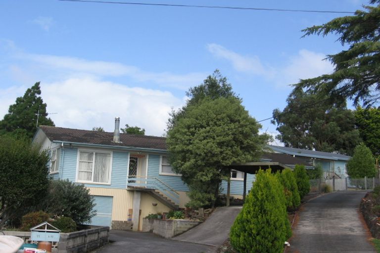 Photo of property in 11 Rerewai Place, Kelston, Auckland, 0602