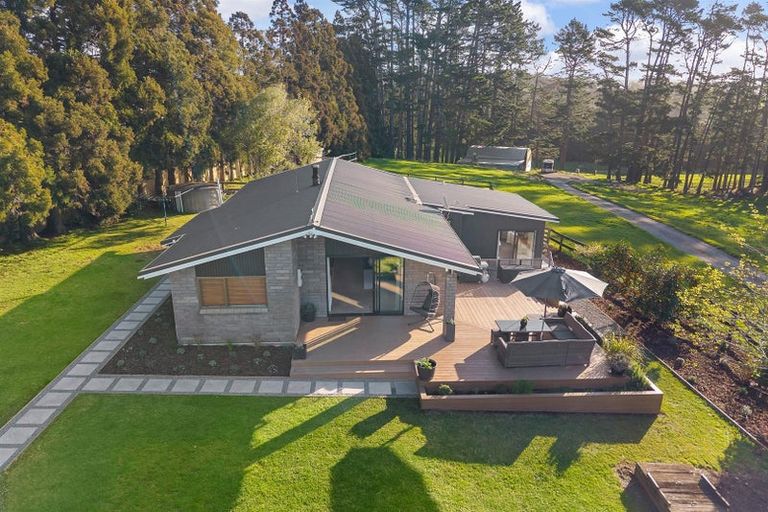 Photo of property in 1115 State Highway 16, Waimauku, 0883