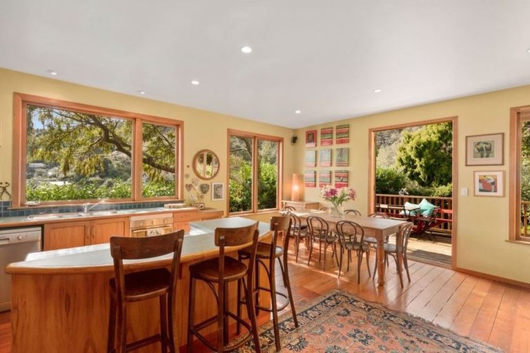 Photo of property in 15 Pitoitoi Road, Days Bay, Lower Hutt, 5013