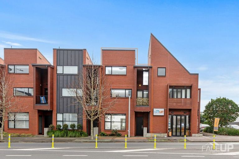 Photo of property in 86 Hobsonville Point Road, Hobsonville, Auckland, 0616