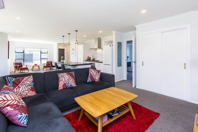 Photo of property in 16 Whitten Way, Wallaceville, Upper Hutt, 5018