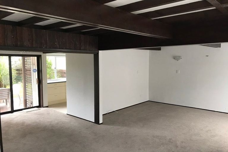 Photo of property in 2/5 Kegworth Place, Browns Bay, Auckland, 0630