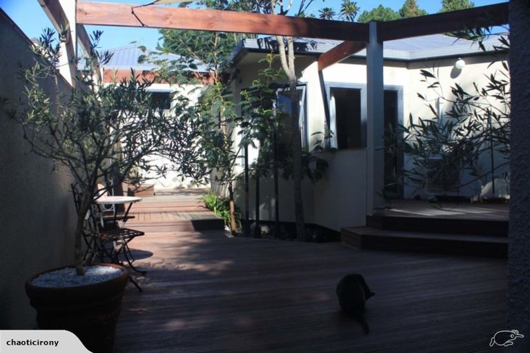 Photo of property in 17 Heathcote Place, Fitzherbert, Palmerston North, 4410