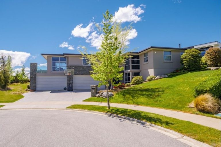 Photo of property in 18 Urquhart Place, Wanaka, 9305