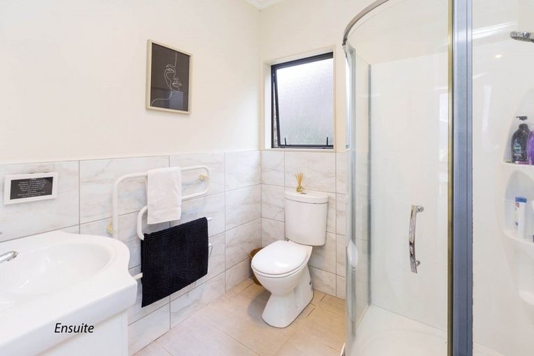 Photo of property in 15 Swain Grove, Riverstone Terraces, Upper Hutt, 5018