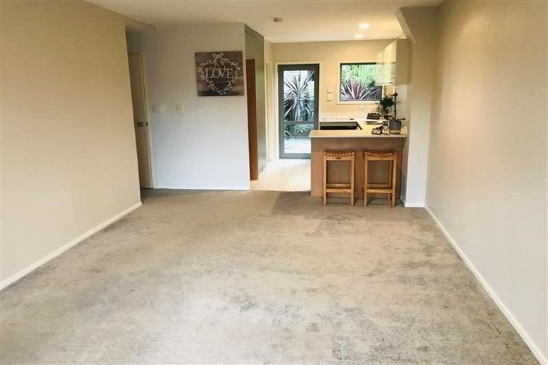 Photo of property in 3/17 Pannill Place, Oteha, Auckland, 0632