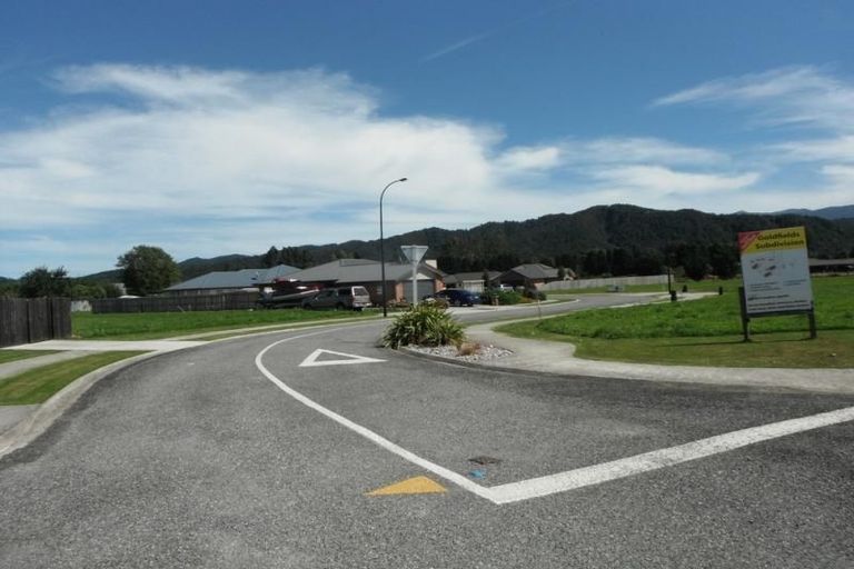 Photo of property in 17 Wicken Place, Reefton, 7830