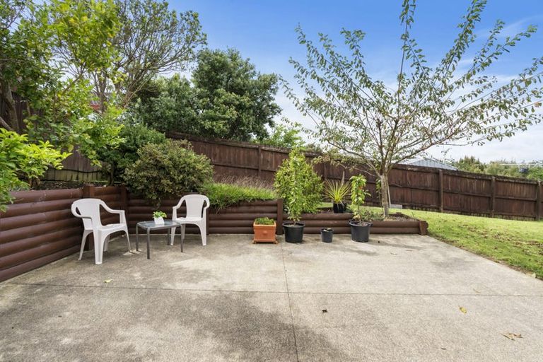 Photo of property in 8 Coubray Place, Botany Downs, Auckland, 2010