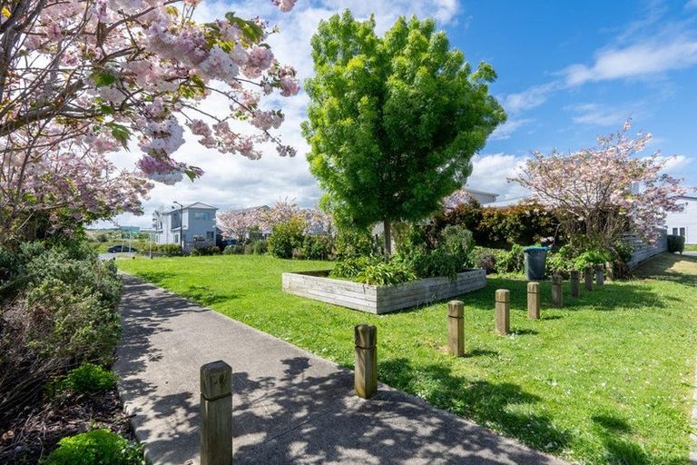 Photo of property in 8 Divide Loop, Takanini, 2112