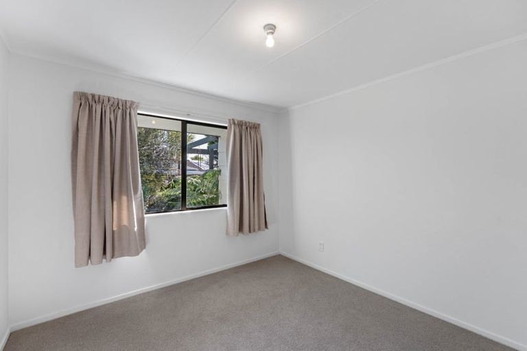 Photo of property in 14 Poneke Drive, Waikanae, 5036