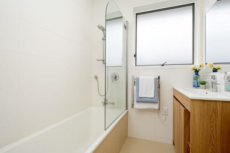 Photo of property in 56 Fitzwater Place, Henderson, Auckland, 0612