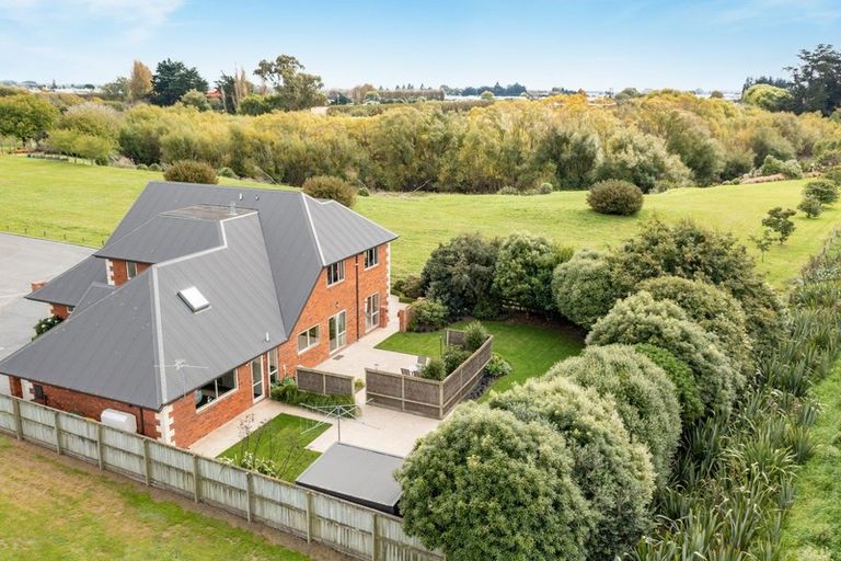 Photo of property in 100 Willowview Drive, Redwood, Christchurch, 8051