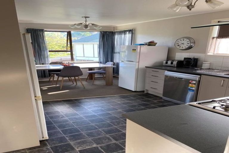 Photo of property in 25 Topliss Drive, Northcross, Auckland, 0632