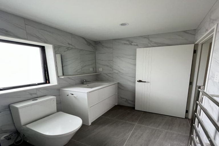 Photo of property in 30a Durham Street, Te Atatu Peninsula, Auckland, 0610