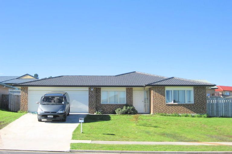 Photo of property in 32 Glenveagh Park Drive, Weymouth, Auckland, 2103