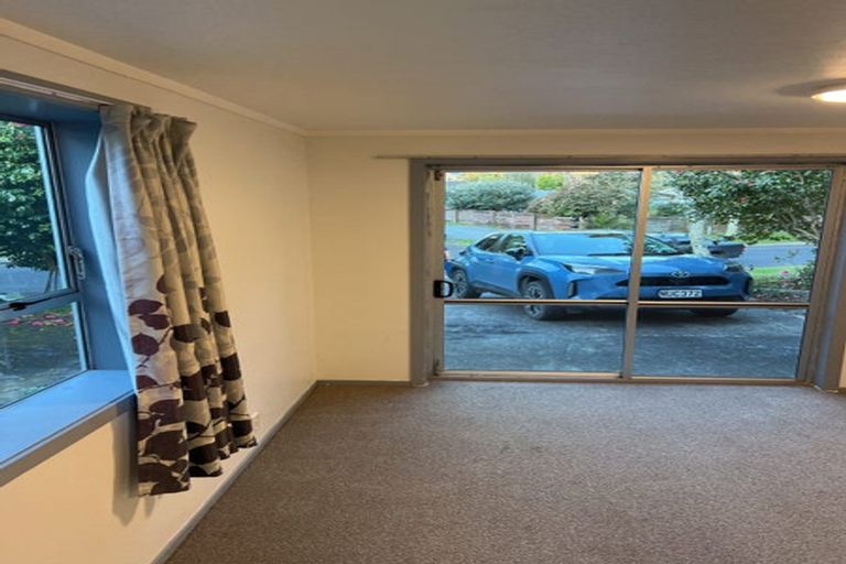 Photo of property in 32 Normanton Street, Glenfield, Auckland, 0629