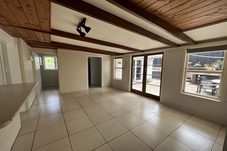 Photo of property in 112 Harbour View Road, Omokoroa, 3114