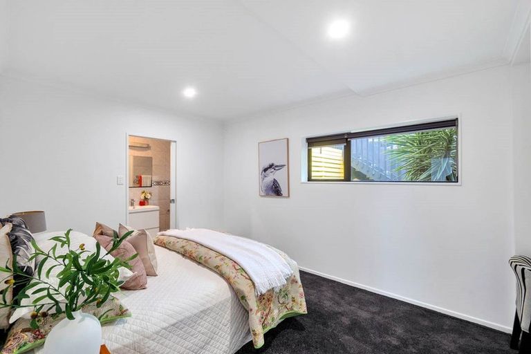 Photo of property in 12 San Casello Rise, Henderson, Auckland, 0612