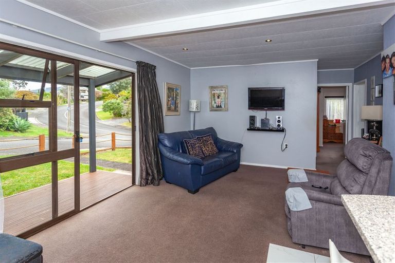 Photo of property in 2 Ridge Road, Tairua, 3508