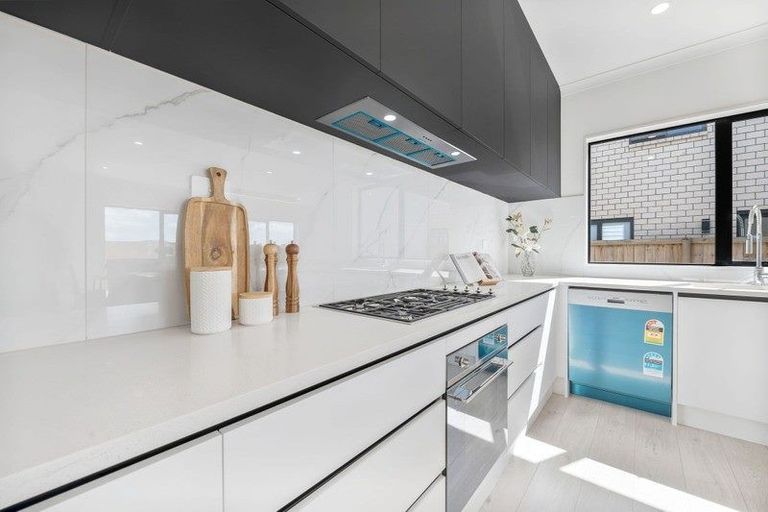 Photo of property in 36 Drumconnell Drive, Flat Bush, Auckland, 2019