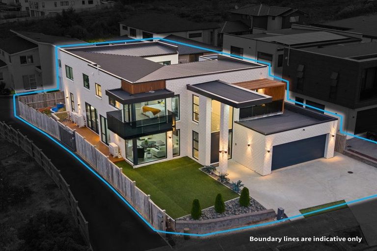 Photo of property in 7d Babich Road, Henderson Valley, Auckland, 0614