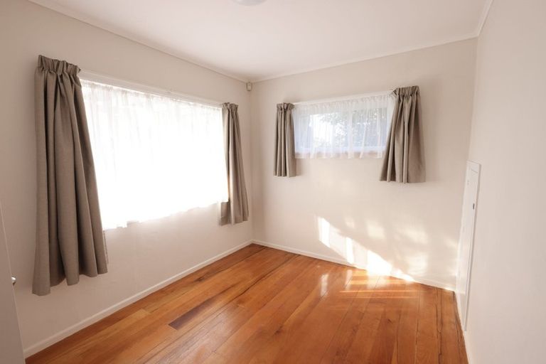 Photo of property in 498 East Coast Road, Windsor Park, Auckland, 0630