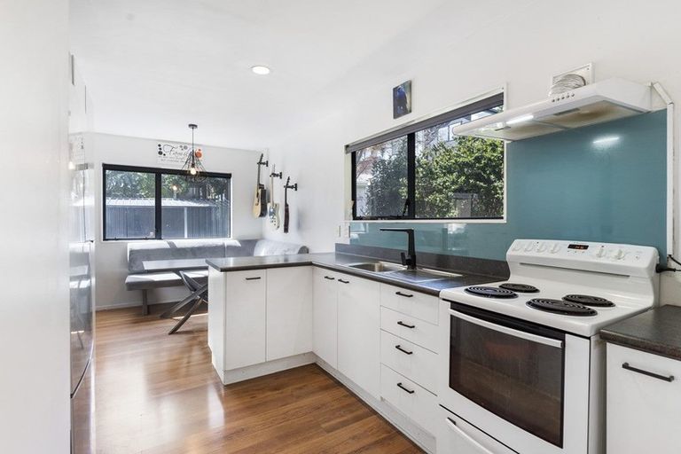 Photo of property in 61a Graham Avenue, Te Atatu Peninsula, Auckland, 0610